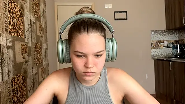 HellyRay online show from June 23, 2026, 1:09 pm