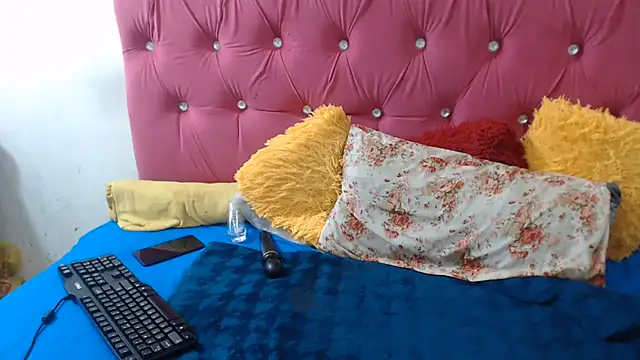 Snapshot of PEACHESX25x chatting on July 6, 2026, 4:52 am PEACHESX25x online show from July 6, 2026, 4:52 am