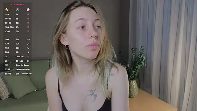 Snapshot of BlondeKelly chatting on July 4, 2026, 5:17 pm BlondeKelly online show from July 4, 2026, 5:17 pm
