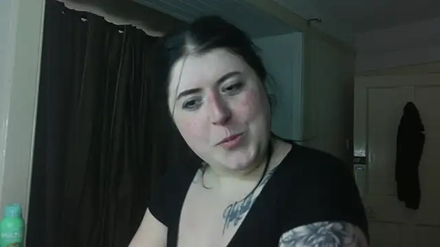 LucyLou31 online show from July 31, 2026, 8:06 pm
