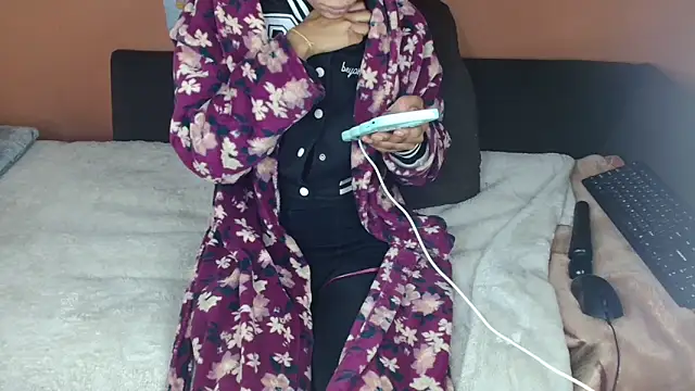 Snapshot of Tiny_Latifah chatting on June 28, 2026, 7:47 am Tiny Latifah online show from June 28, 2026, 7:47 am