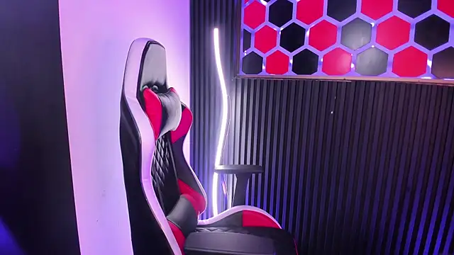 SantyFoxxs online show from June 28, 2026, 3:46 am