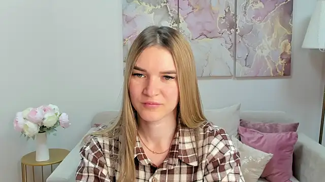 Snapshot of RoxyReignn chatting on June 24, 2026, 9:34 pm RoxyReignn online show from June 24, 2026, 9:34 pm
