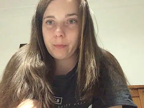 Maisie 01 online show from May 27, 2026, 8:05 pm