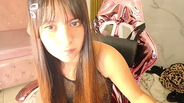 Snapshot of isabeau_s chatting on June 23, 2026, 1:31 pm isabeau s online show from June 23, 2026, 1:31 pm