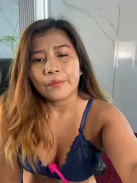 LyraMilano online show from May 27, 2026, 12:34 pm