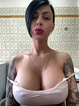 Snapshot of 1HelenRose chatting on June 7, 2026, 12:10 pm 1HelenRose online show from June 7, 2026, 12:10 pm