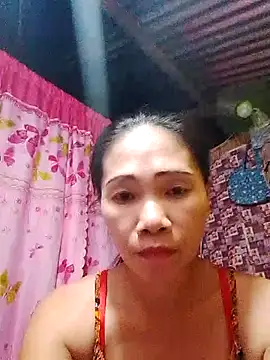 Snapshot of hotmom_lyn chatting on May 26, 2026, 2:37 pm hotmom lyn online show from May 26, 2026, 2:37 pm