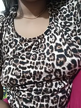 sexyriya18 online show from May 25, 2026, 2:49 pm