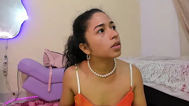 Nadia-Monroe online show from June 22, 2026, 12:35 pm
