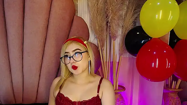 Doll Kitty  online show from June 12, 2026, 12:58 pm