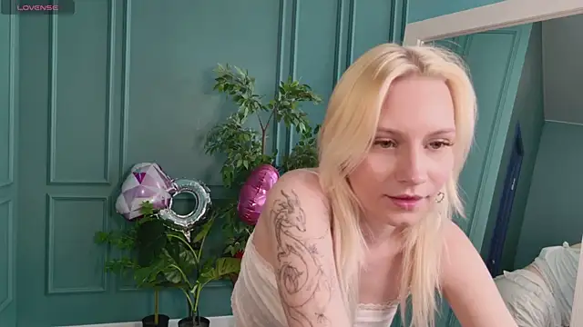 Snapshot of haleybooo chatting on July 1, 2026, 12:05 pm haleybooo online show from July 1, 2026, 12:05 pm