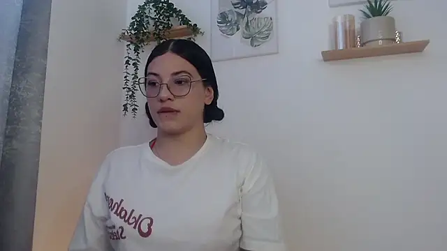 Snapshot of Leena_rose chatting on July 9, 2026, 5:56 pm Leena rose online show from July 9, 2026, 5:56 pm