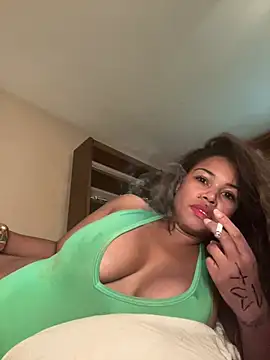 Snapshot of andera_horn chatting on June 9, 2026, 5:36 pm andera horn online show from June 9, 2026, 5:36 pm
