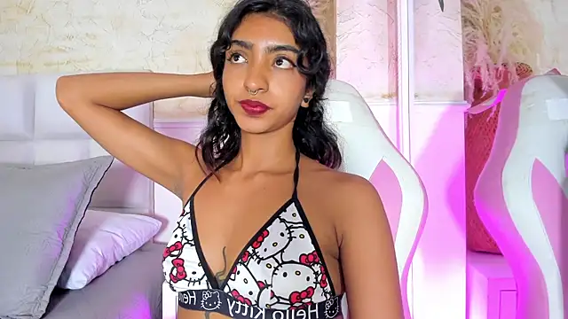 Snapshot of HottieVeroo_ chatting on July 21, 2026, 1:19 am HottieVeroo online show from July 21, 2026, 1:19 am