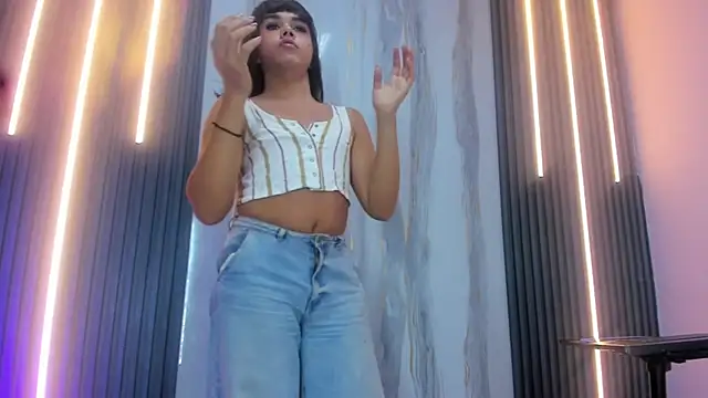 AndreaGiraldo  online show from July 3, 2026, 8:26 pm