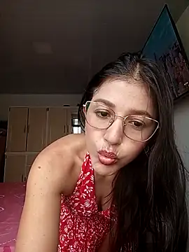 Snapshot of alana-77 chatting on May 28, 2026, 8:04 pm alana-77 online show from May 28, 2026, 8:04 pm