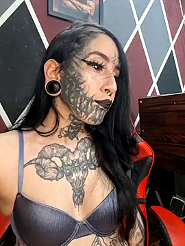 Snapshot of Venom-Luna chatting on June 4, 2026, 5:17 pm Venom-Luna online show from June 4, 2026, 5:17 pm