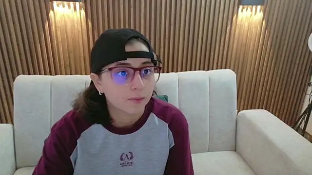 Snapshot of feelena_mysoull chatting on July 10, 2026, 1:55 pm feelena mysoull online show from July 10, 2026, 1:55 pm