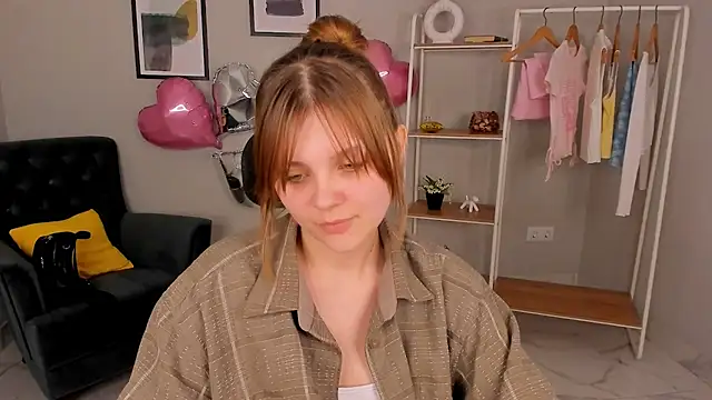 Jessica West  online show from June 2, 2026, 1:33 pm