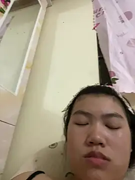 Snapshot of Mon_04 chatting on July 21, 2026, 3:35 pm Mon 04 online show from July 21, 2026, 3:35 pm