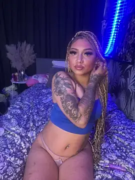YoungXylena online show from May 27, 2026, 6:04 pm