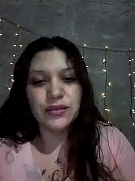 juliial online show from May 28, 2026, 8:26 pm