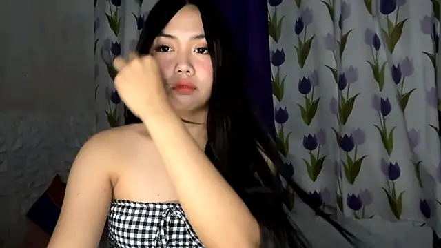 xxMollyGrandexx online show from May 27, 2026, 1:18 pm