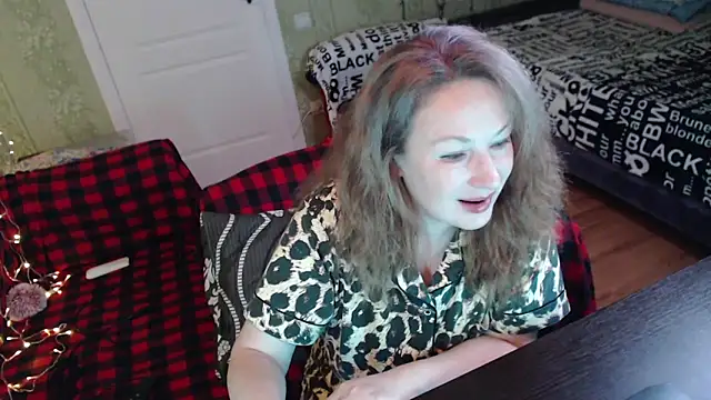 Snapshot of MarleneDietrich chatting on October 4, 2025, 9:33 am MarleneDietrich online show from October 4, 2025, 9:33 am