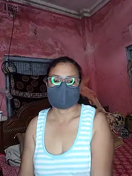 MoonLusty online show from June 16, 2026, 5:13 pm