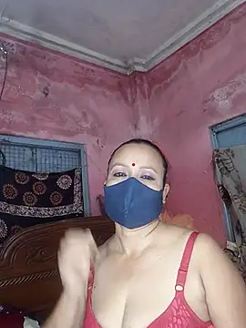 MoonLusty online show from June 7, 2026, 4:07 am