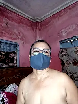 MoonLusty online show from June 18, 2026, 5:39 am
