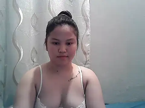 Snapshot of ThePrettySecret chatting on June 3, 2026, 2:33 pm ThePrettySecret online show from June 3, 2026, 2:33 pm