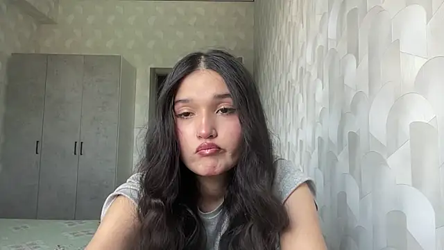 Snapshot of LisetteParajon chatting on June 13, 2026, 5:05 am LisetteParajon online show from June 13, 2026, 5:05 am