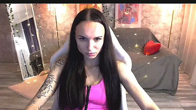 NicoleMerz online show from June 14, 2026, 3:35 pm
