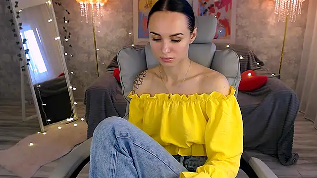 NicoleMerz online show from June 24, 2026, 4:16 pm