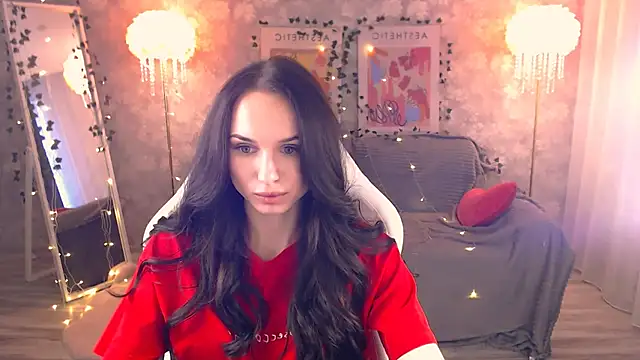 NicoleMerz online show from June 9, 2026, 3:13 pm