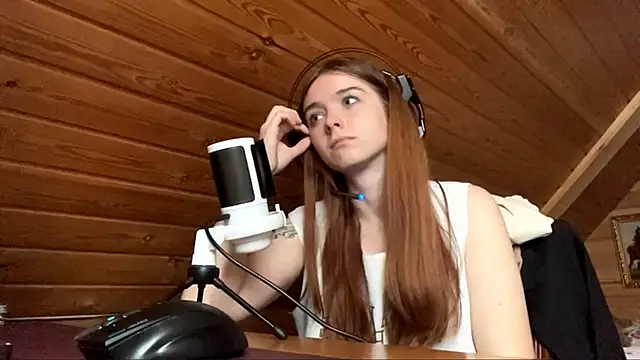 Snapshot of MariaLake chatting on June 17, 2026, 4:23 am MariaLake online show from June 17, 2026, 4:23 am
