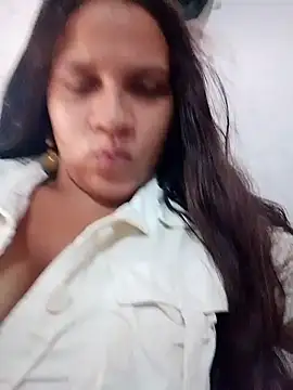Snapshot of Eirini_ chatting on May 29, 2026, 9:43 pm Eirini online show from May 29, 2026, 9:43 pm