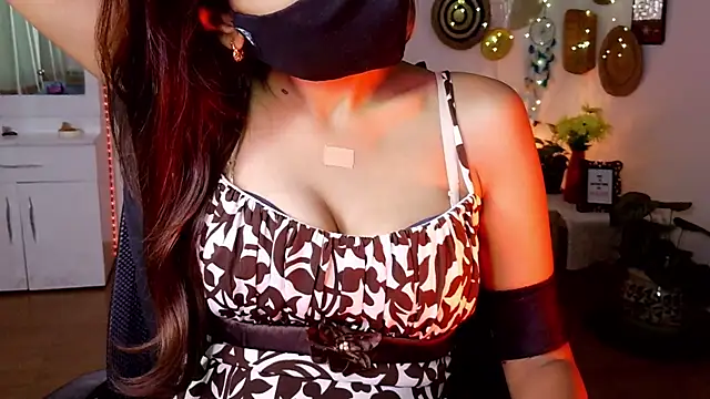 Snapshot of Yalinahotty chatting on May 29, 2026, 1:11 am Yalinahotty online show from May 29, 2026, 1:11 am