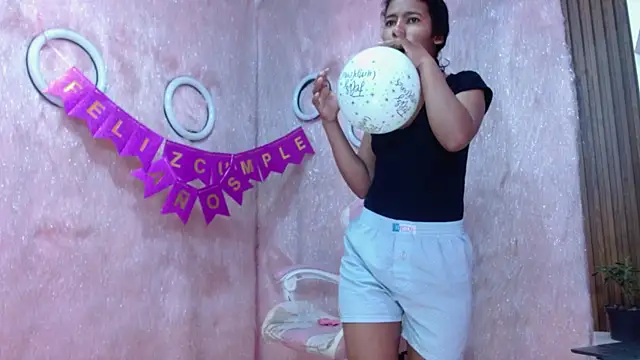  QueenMarilyn online show from July 11, 2026, 6:08 pm