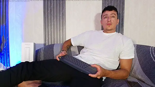 Snapshot of May_Lyonheart chatting on June 20, 2026, 12:04 am May Lyonheart online show from June 20, 2026, 12:04 am