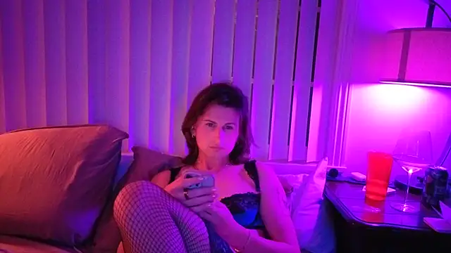noellenoir online show from May 28, 2026, 3:47 am