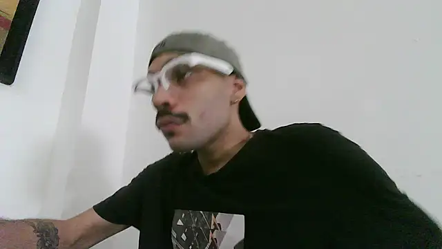Snapshot of monkeyi4 chatting on August 3, 2026, 4:46 pm monkeyi4 online show from August 3, 2026, 4:46 pm