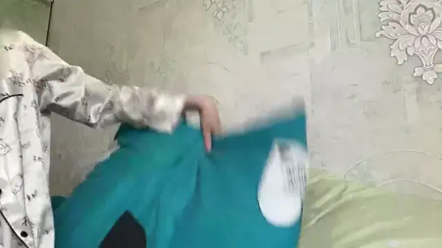 Snapshot of HeIen_cute chatting on June 14, 2026, 2:24 am HeIen cute online show from June 14, 2026, 2:24 am