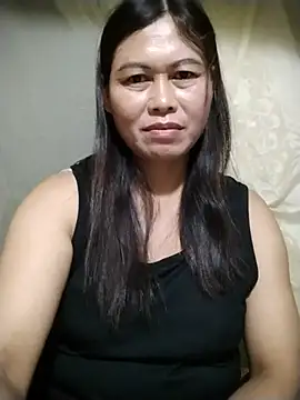 Snapshot of -Hatybi- chatting on June 9, 2026, 10:44 pm -Hatybi- online show from June 9, 2026, 10:44 pm