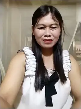 Snapshot of -Hatybi- chatting on June 14, 2026, 12:29 am -Hatybi- online show from June 14, 2026, 12:29 am