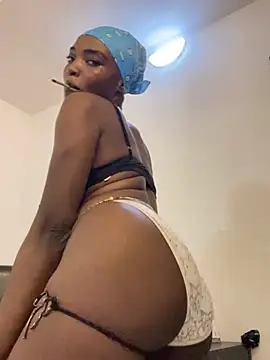 Snapshot of Honeybeespecial chatting on July 8, 2026, 7:03 pm Honeybeespecial online show from July 8, 2026, 7:03 pm