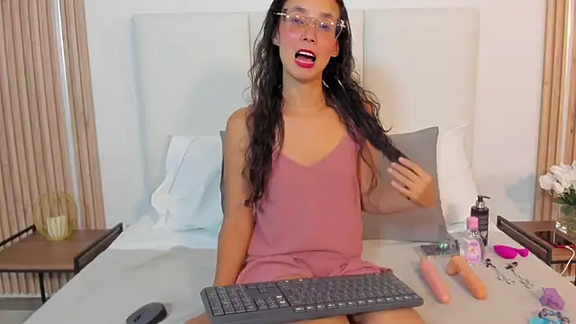 Snapshot of isabellaaasmith chatting on July 13, 2026, 3:17 am isabellaaasmith online show from July 13, 2026, 3:17 am