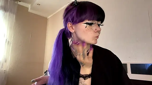 HolyCute online show from June 15, 2026, 4:17 pm